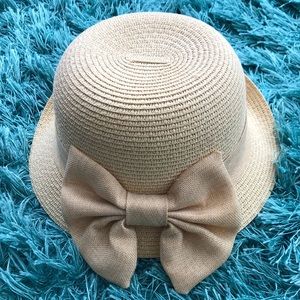 Stylish Hat with Bow Embellishment